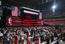 Les obsèques de Charlie Kirk sont organisées en Arizona.