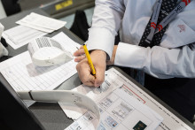 L'enregistrement a été fait manuellement à l'aéroport de Bruxelles mardi 23 septembre 2025 après une cyberattaque.