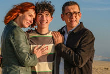 Audrey Fleurot, Ewan Bourdelles et Audrey Fleurot dans "Regarde", un film sur un adolescent atteint d'une rétinite pigmentaire.