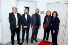 Hervé Beroud, Jonathan Curiel, David Larramendy, Françoise Labro et Rachida Dati, lors de l'inauguration du "Studio Philippe Labro" dans les locaux de RTL, à Neuilly-sur-Seine (Hauts-de-Seine), le 25 septembre 2025.