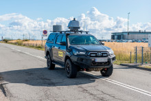 La police patrouilant près de l'aéroport de Copenhague après l'incursion de drones en septembre 2025