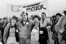 Inauguration des Restaurants du Coeur à Gennevilliers, en 1985