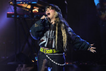 La chanteuse britannique Lola Young, lors d'une performance au MTV Video Music Awards à New York, le 7 septembre 2025