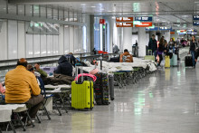 Des voyageurs dans l'aéroport de Munich le 2 octobre 2025