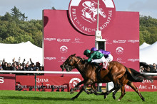 Sous des trombes d'eau, Daryz remporte le Prix de l'Arc de Triomphe