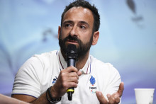 Le chef de mission de la délégation française, Michael Jeremiasz, participe à une conférence de presse avant les Jeux paralympiques de Paris 2024.