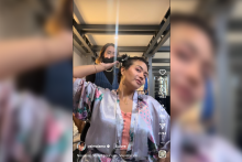 L'ex-Miss France Vaimalama Chaves se coupe les cheveux en soutien aux malades du cancer, dans une vidéo postée le 5 octobre 2025 sur les réseaux sociaux.