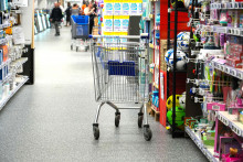 Chariot de supermarché vide