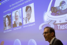 Les lauréats du prix Nobel de médecine 2025 ont été annoncés le lundi 6 octobre 2025, à Stockholm.