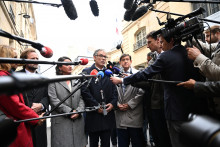 Olivier Faure et la délégation socialiste à Matignon, le 8 octobre 2025