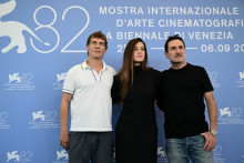 Adèle Exarchopoulos , Gilles Lellouche et Cédric Jimenez au festival du film de Venise, le 6 septembre 2025