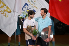 Valentin Vacherot et Arthur Rinderknech après la finale du Masters 1.000 de Shanghai, dimanche 12 octobre.