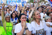 La place des Otages de Tel-Aviv est remplie.