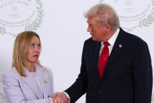 Donald Trump et Giorgia Meloni au sommet pour la paix à Gaza, en Égypte, le 13 octobre 2025.