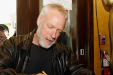 Drew Struzan, artiste à l'origine de plusieurs affiches iconiques de cinéma, en 2008.