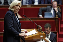 Marine Le Pen à la tribune de l'hémicyle le 15 octobre