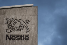 Une enseigne du géant suisse de l'alimentation Nestlé sur son siège social à Vevey, dans l'ouest de la Suisse, le 20 novembre.