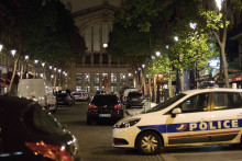 Les forces de police positionnées devant la Gare du Nord (Paris) pour opération antiterroriste, le 9 mai 2017