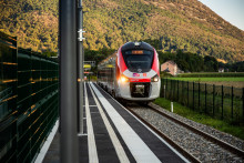 Arrivée en gare de Salechan du train Toulouse-Luchon sur sa nouvelle ligne TER LIO SNCF.