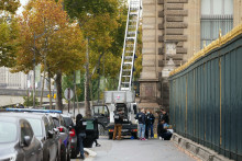 Le monte-charges utilisé par les malfaiteurs pour accéder au premier étage du Louvre.