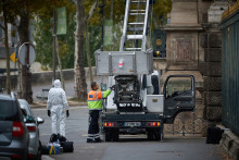 Le camion monte-charge utilisé par les cambrioleurs du Louvre
