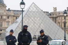 Le musée du Louvre, cambriolé, le dimanche 19 octobre 2025.