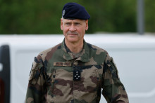 Le général Pierre Schill, chef d'état-major de l'armée de terre, lors d'un événement au camp d'entraînement de la Gendarmerie nationale à Beynes (Yvelines), le 6 mai 2025.