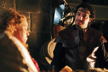 Alexandre Astier lors du tournage d'un épisode de "Kaamelott"