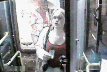 Amélie Delagrange filmée par une caméra de vidéosurveillance le soir du 19 août 2004