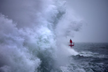 Les vagues ont touché les côtes du Finistère à Plobannalec-Lesconil, mercredi 22 octobre