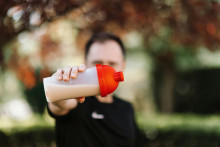La "whey", poudre riche en protéines, est très prisée par les sportifs. (photo d'illustration).