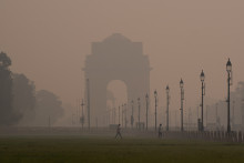 New Delhi, Inde, submergée par du brouillard