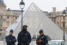 Le musée du Louvre, cambriolé, le dimanche 19 octobre 2025.