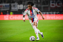 L'ailier belge Malick Fofana sous les couleurs de l'Olympique lyonnais à Rennes lors d'un match de Ligue 1, le 14 septembre 2025.