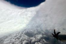 Une image prise par l'escadron de "chasseurs d'ouragans" de l'armée de l'air américaine avant le passage de Melissa en Jamaïque, le 27 octobre 2025.