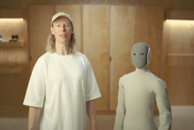 Bernt Børnich et son robot Neo