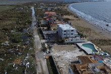 Une vue aérienne de Black River à St. Elizabeth en Jamaïque après le passage de Melissa