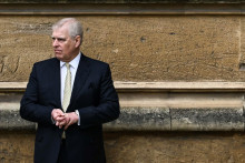 Le Prince Andrew devant la chapelle Saint-George le 31 mars 2024