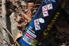 Une bouteille de protoxyde d'azote, un gaz hilarant prôné par les jeunes (image d'illustration)