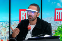 Jimmy Mohamed et des lunettes de luminothérapie