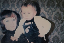 Marylise Spicher et sa fille aînée Katy qui se bat depuis 33 ans pour découvrir la vérité sur le meurtre de sa mère.