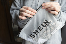 Un sac issu de la plateforme de commerce en ligne asiatique Shein