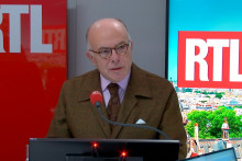 Bernard Cazeneuve, dans le studio de RTL, le 7 novembre 2025