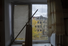 Un bâtiment touché par une attaque de drone russe en Ukraine le 11 octobre 2025