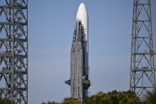 La fusée de New Glenn de Blue Origin installée au complexe de lancement en Floride, le 8 novembre 2025.