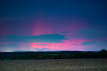 Dans la nuit du 11 au 12 novembre 2025, des aurores boréales étaient visibles dans le ciel de Loire-Atlantique comme ici à Riaillé.