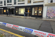 La police judiciaire sur place après la tentative de bracage de Chanel au 42 rue Montaigne.