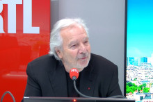 Pierre Arditi au micro de  Stéphane Boudsocq dans l'émission Le Journal inattendu, samedi 15 novembre.