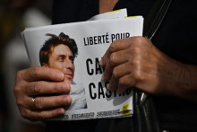 Une affiche "Liberté pour Camilo Castro" lors d'un rassemblement à Toulouse, le 20 septembre 2025