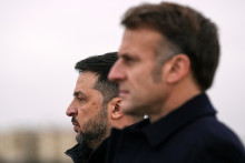 Volodymyr Zelensky et Emmanuel Macron, à Villacoublay le 17 novembre 2025